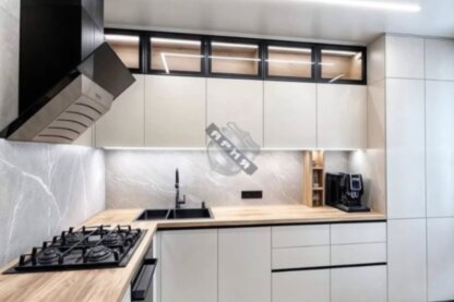 Кухня Ария82 (с витриной и третьим ярусом)