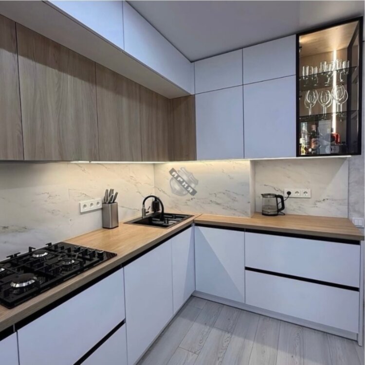 Кухня Ария87 (с витриной и третьим ярусом)